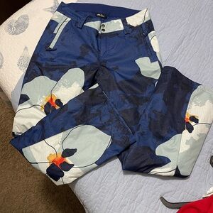 The North Face winter snow pants/ ski pants